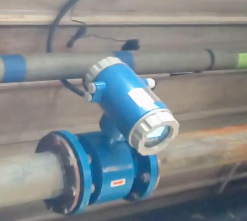 熱水管道電磁流量計安裝現場